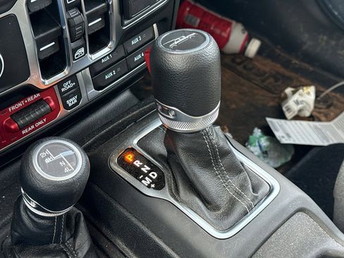 Used 2025 Jeep Gladiator Rubicon w/ Convenience Group image 24