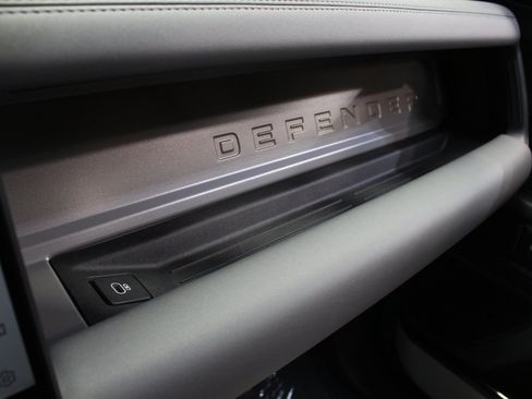 Used 2025 Land Rover Defender 110 AWD/4WD image 43