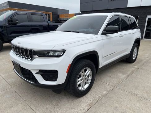 Used 2023 Jeep Grand Cherokee Laredo w/ Luxury Tech Group I AWD/4WD image 3