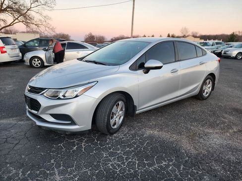 Used 2017 Chevrolet Cruze LS image 10