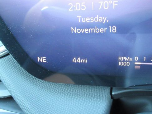 Used 2025 Buick Enclave Sport Touring image 33