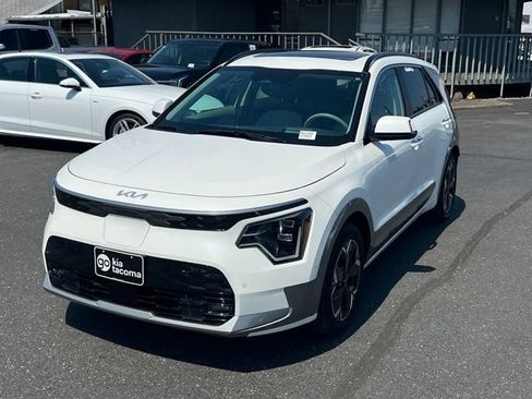 Used 2023 Kia Niro Wave w/ Wave Preserve Package FWD image 3