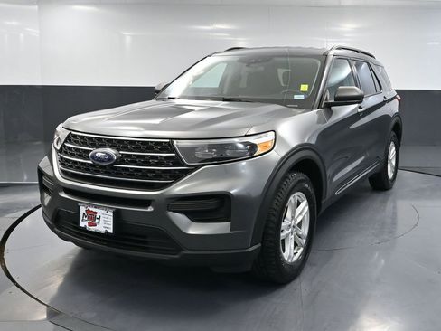 Used 2023 Ford Explorer XLT AWD/4WD image 11