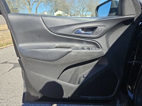 Used 2019 Chevrolet Equinox LT w/ Driver Convenience Package image 11