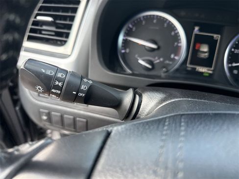 Used 2019 Toyota Highlander XLE image 21