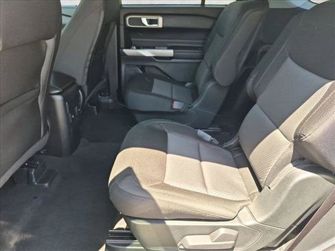 Used 2023 Ford Explorer XLT AWD/4WD image 25
