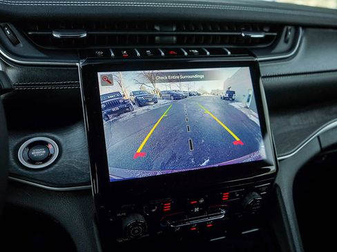 New 2025 Jeep Grand Cherokee Limited w/ Black Appearance Package image 25