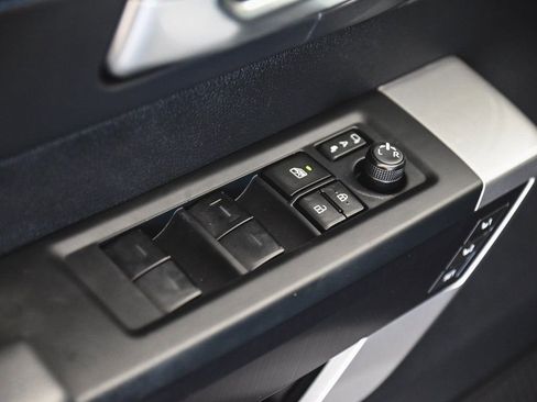 Used 2025 Toyota Tundra Platinum AWD/4WD image 9
