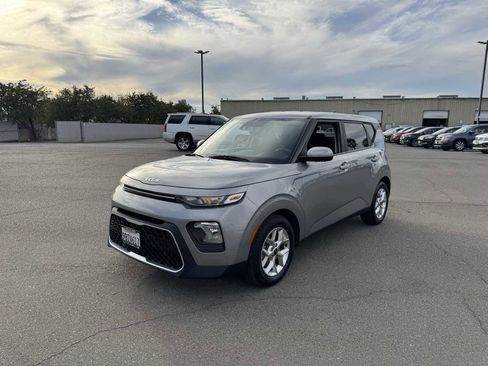 Used 2022 Kia Soul LX w/ Technology Package image 5