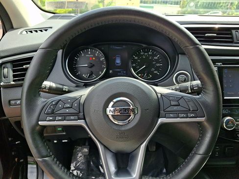 Certified 2017 Nissan Rogue Sport SV w/ SV Premium Package FWD image 19