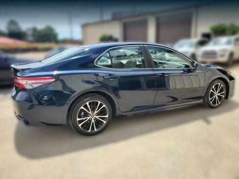 Used 2018 Toyota Camry SE w/ Convenience Package FWD image 15