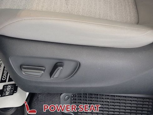 Used 2024 Toyota Sienna LE FWD image 15