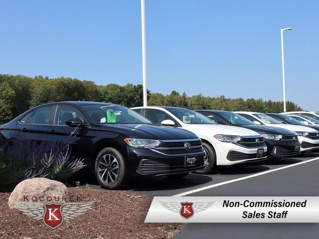 Used 2017 Chrysler Pacifica Touring-L Plus w/ Uconnect Theatre Group FWD image 36