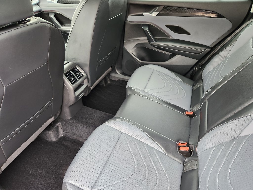 Certified 2025 Volkswagen Tiguan SE AWD/4WD image 24