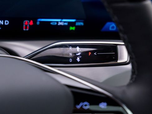 New 2026 Cadillac Vistiq Luxury w/ LPO, Floor Liner Package image 22