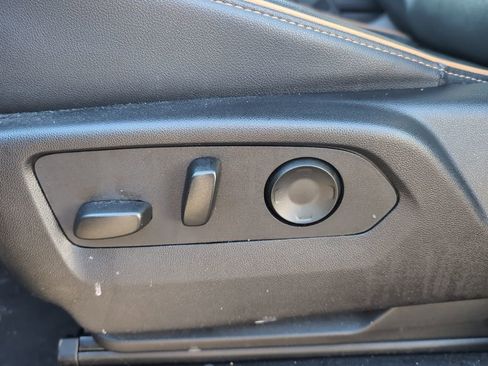 Used 2024 GMC Yukon XL AT4 w/ Technology Package image 30