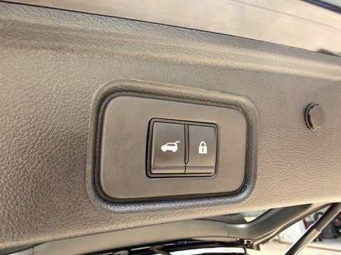 Used 2025 Nissan Pathfinder Platinum FWD image 25