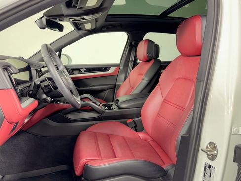Certified 2025 Porsche Cayenne E-Hybrid AWD/4WD image 5