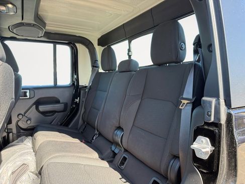 Used 2023 Jeep Gladiator Sport image 13