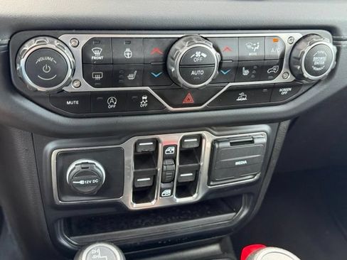 Used 2024 Jeep Wrangler Unlimited Sahara AWD/4WD image 23