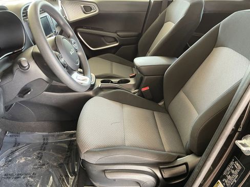 Used 2025 Kia Soul LX w/ LX Technology Package image 24