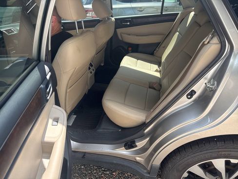 Used 2016 Subaru Outback 2.5i Limited AWD/4WD image 12