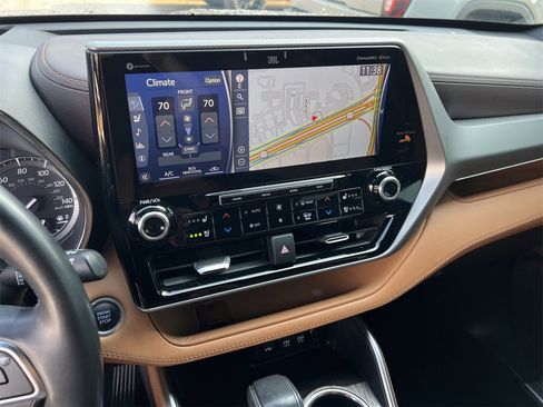Used 2021 Toyota Highlander Platinum image 15