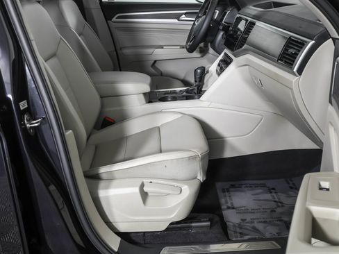 Used 2022 Volkswagen Atlas SE w/ Black Wheel Package image 46