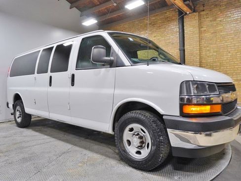 Used 2018 Chevrolet Express 3500 LT w/ LT Preferred Equipment Group image 6