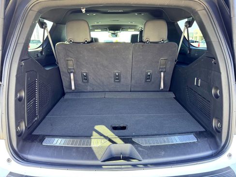 Used 2024 Chevrolet Suburban RST image 8