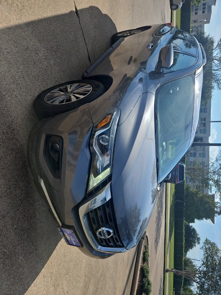 Used 2019 Nissan Pathfinder SV FWD image 4
