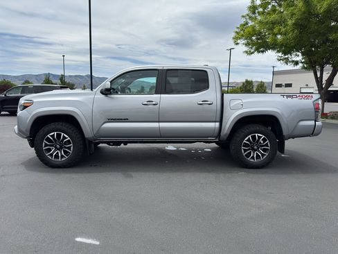 Used 2021 Toyota Tacoma TRD Sport w/ TRD Premium Sport Package AWD/4WD image 4