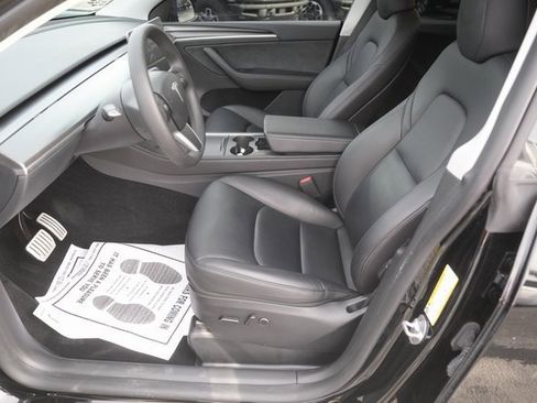 Used 2023 Tesla Model Y Performance image 9