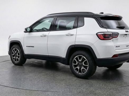 Used 2025 Jeep Compass Trailhawk image 6