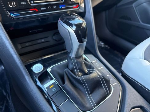 New 2025 Volkswagen Taos SE image 11