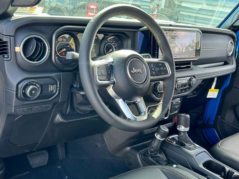 New 2024 Jeep Wrangler Unlimited Sahara w/ Technology Group AWD/4WD image 36
