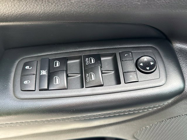 Used 2021 Jeep Grand Cherokee Laredo AWD/4WD image 24
