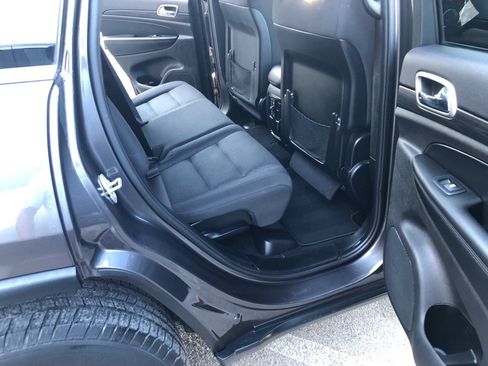 Used 2019 Jeep Grand Cherokee Laredo w/ 18" Wheel & 8.4" Radio Group image 11