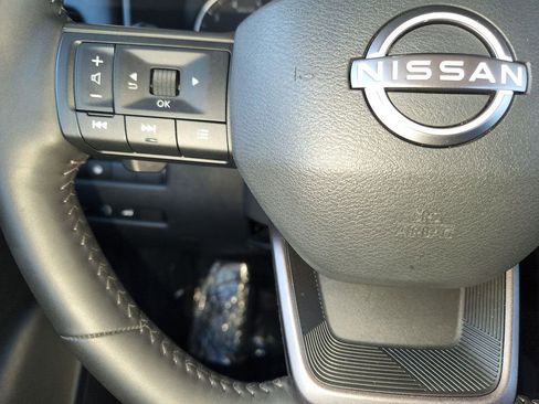 Used 2025 Nissan Rogue SV image 23