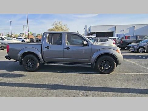 Used 2020 Nissan Frontier SV w/ Midnight Edition Floor Mats image 33