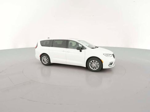 New 2026 Chrysler Pacifica Limited image 15