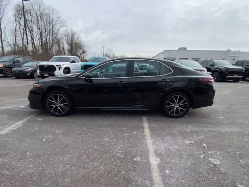 Used 2023 Toyota Camry SE image 13