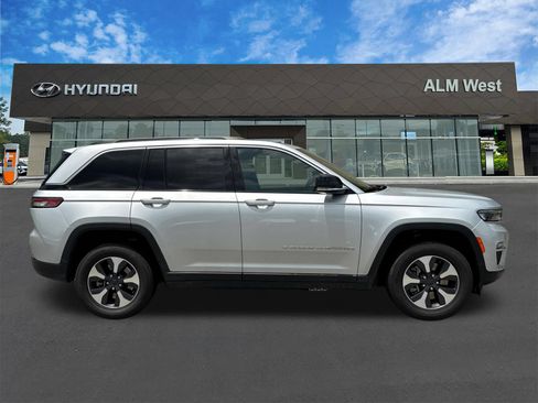 Used 2024 Jeep Grand Cherokee Limited 4xe AWD/4WD image 4