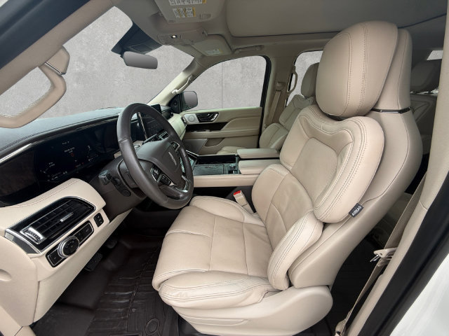 Used 2021 Lincoln Navigator Reserve w/ Luxury Package AWD/4WD image 19