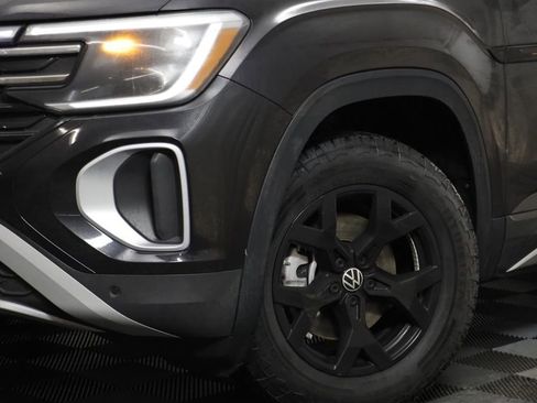 Used 2025 Volkswagen Atlas Peak Edition SE AWD/4WD image 3