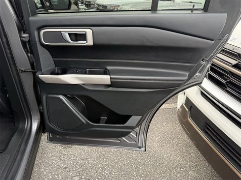 Used 2024 Ford Explorer XLT image 37