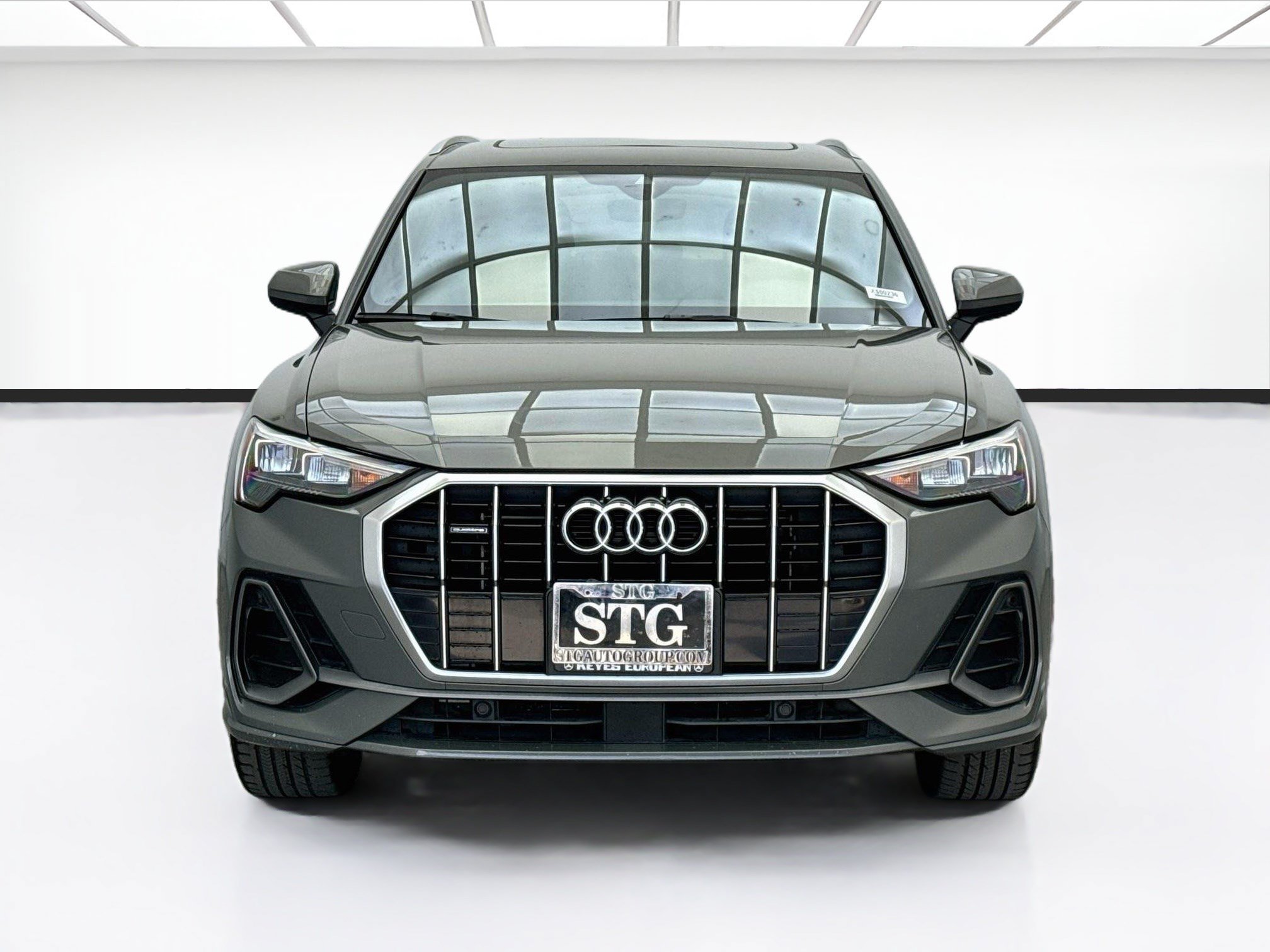 Used 2019 Audi Q3 2.0T Premium AWD/4WD image 2