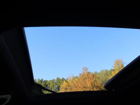 Used 2024 Porsche Macan image 21