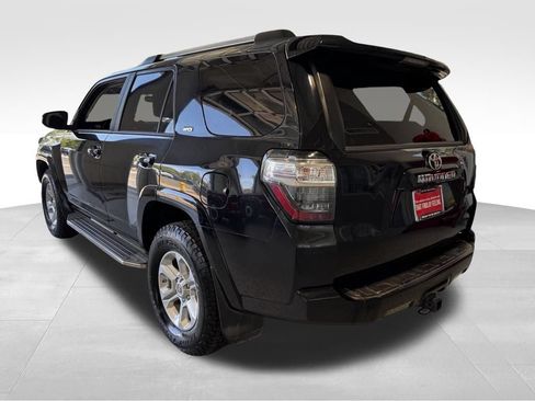 Used 2019 Toyota 4Runner SR5 AWD/4WD image 4