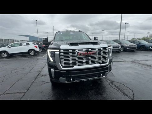 Used 2025 GMC Sierra 2500 Denali w/ Denali Reserve Package AWD/4WD image 3